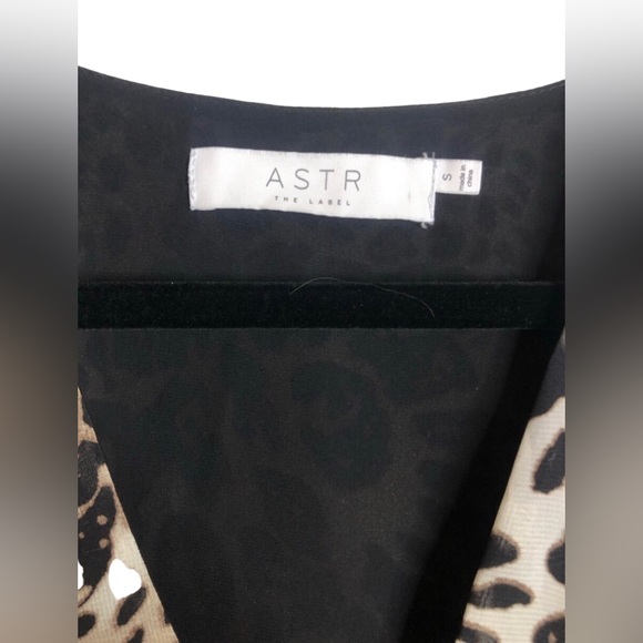 ASTR The Label Cheetah Print Side Tie Ruched Midi Dress Size Small - Picture 8 of 9